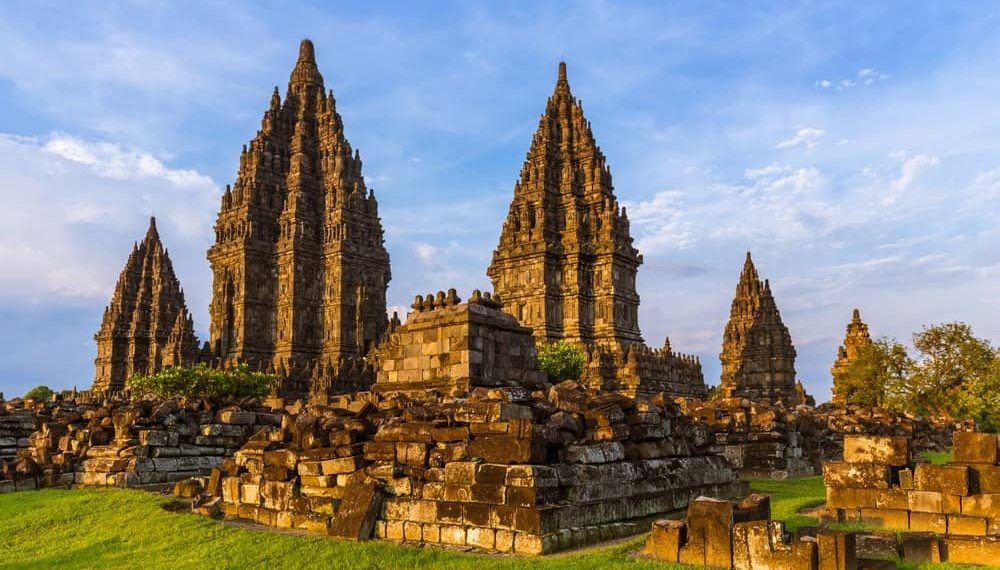 10 Contoh Seni Rupa Tradisional Asli Indonesia