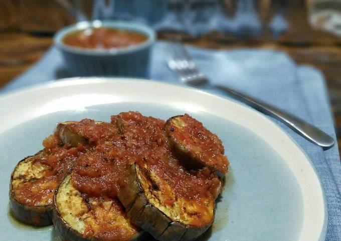 Resep Terong Panggang dengan Saus Bolognese dan Keju: Kelezatan Segar yang Tak Tertandingi