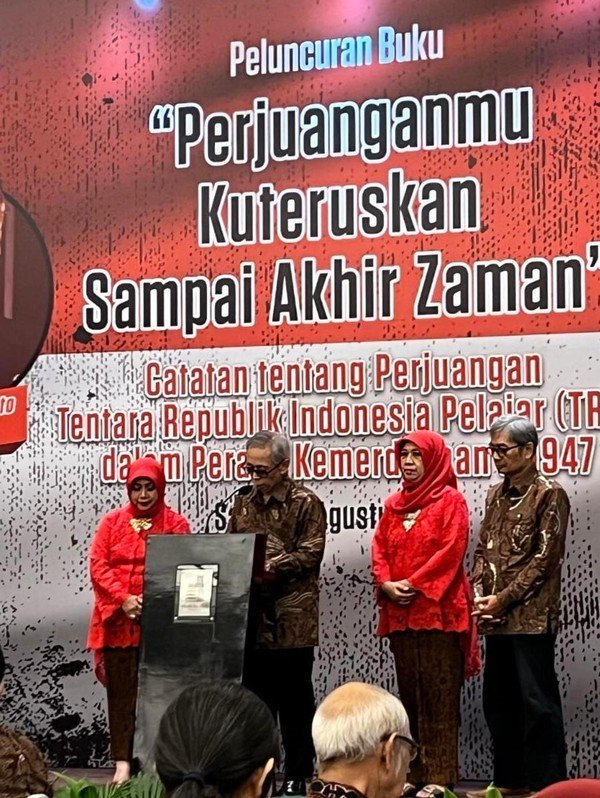 50 Contoh Kalimat Simpleks dan Pengertiannya: Memahami Struktur Kalimat yang Sederhana