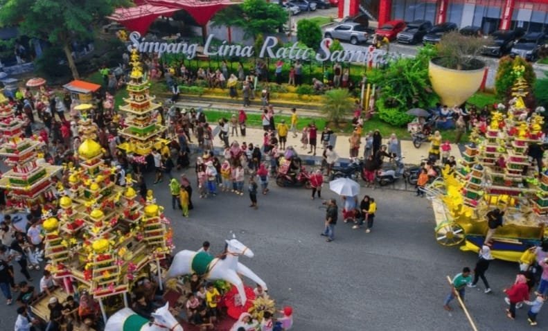 FESTIVAL TABUT: SIMBOL PEMERSATU KEBERAGAMAN DI BENGKULU FESTIVAL TABUT: SIMBOL PEMERSATU KEBERAGAMAN DI BENGKULU