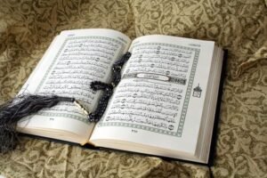 Hukum Membaca Al-Qur'an Tanpa Wudhu, Menurut Dalil dan Pendapat Ulama Hukum Membaca Al-Qur'an Tanpa Wudhu, Menurut Dalil dan Pendapat Ulama