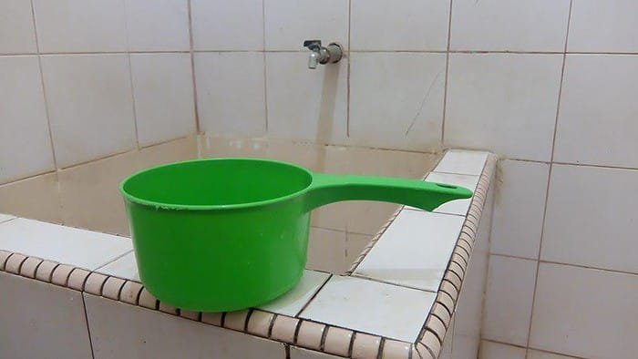 Wudhu Menggunakan Air Bak Mandi, Apakah Tetap Sah?