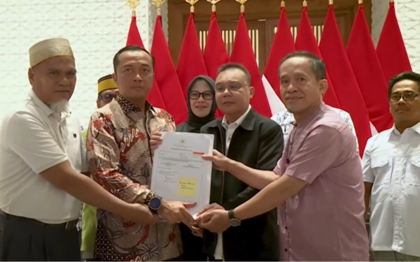 Air Mata Dibalik Penjara Dua Guru