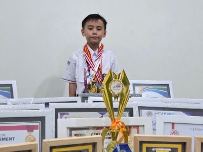 Siswa 8 Tahun Asal Bandung Raih Top 2 Dunia di Neo Science 2025